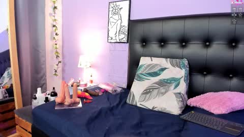 Sara online show from 11/11/25, 01:38