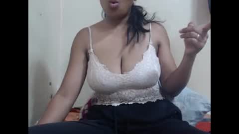 saronette online show from 12/30/24, 09:05