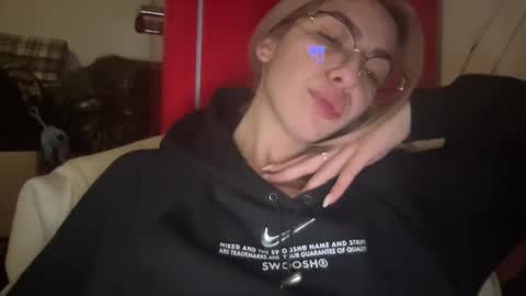 Sarrah online show from 01/17/25, 02:29