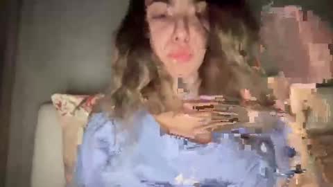 Sarrah online show from 12/17/25, 09:32