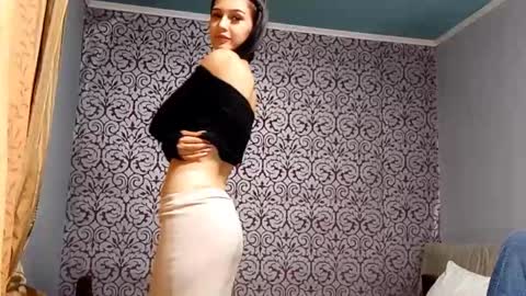 Snapshot of sary_vibe chatting on 09/16/25, 08:21 Valentina online show from 09/16/25, 08:21