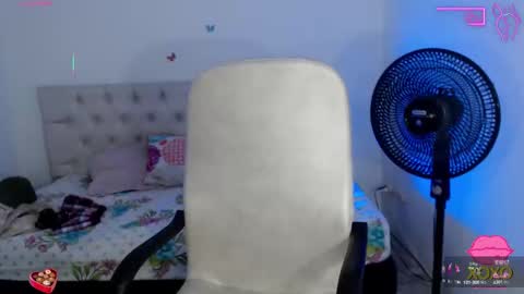 Snapshot of sasha_17_ chatting on 10/04/25, 11:25 Sofia online show from 10/04/25, 11:25