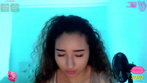 Snapshot of sasha_17_ chatting on 10/15/25, 01:22 Sofia online show from 10/15/25, 01:22