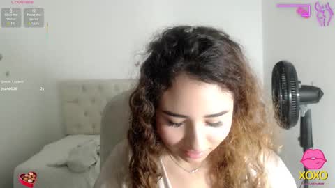 Snapshot of sasha_17_ chatting on 10/22/25, 12:05 Sofia online show from 10/22/25, 12:05