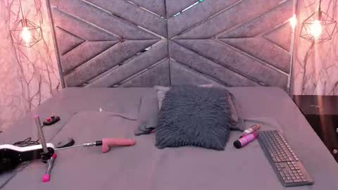 Sasha  online show from 11/21/25, 08:18