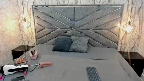 Sasha  online show from 12/04/25, 07:55