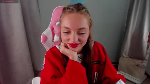 Snapshot of sasha_hardy chatting on 12/21/25, 04:14 Sasha online show from 12/21/25, 04:14