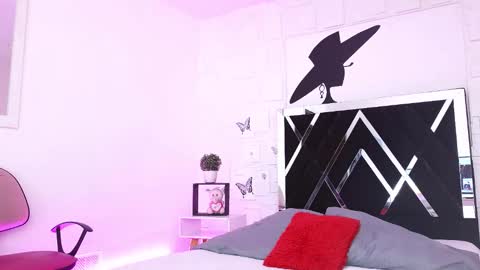 Sasha Mercedez online show from 12/17/25, 11:16