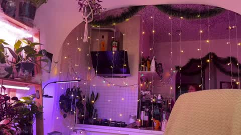 Alexandra Sasha in short online show from 01/04/25, 07:13