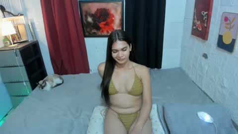 Snapshot of sashahuwanna chatting on 01/06/25, 05:59 ESTELLA online show from 01/06/25, 05:59