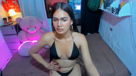 Snapshot of sashahuwanna chatting on 02/15/25, 03:50 ESTELLA online show from 02/15/25, 03:50