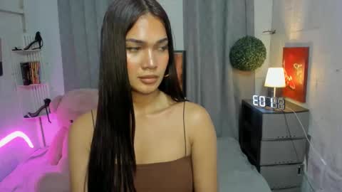 Snapshot of sashahuwanna chatting on 02/26/25, 04:56 ESTELLA online show from 02/26/25, 04:56
