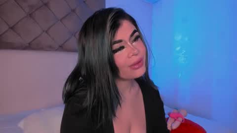 Snapshot of sashajune chatting on 02/12/25, 10:26 selene online show from 02/12/25, 10:26