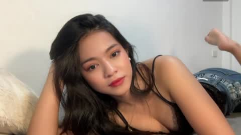 Snapshot of sashie_02 chatting on 07/03/26, 01:28 alora online show from 07/03/26, 01:28