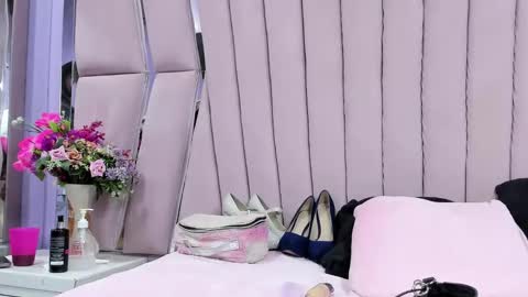 Snapshot of sashsapety chatting on 12/17/25, 03:56 sashsapety online show from 12/17/25, 03:56