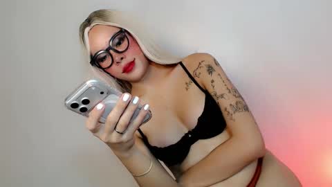 Tiffanie online show from 11/11/25, 12:54