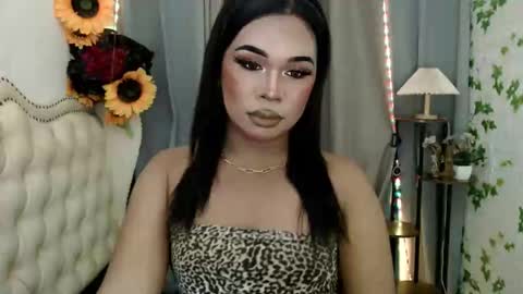 sassy_tinaxx online show from 11/18/25, 09:25