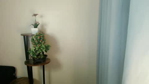 Snapshot of sassy_tinaxx chatting on 05/21/26, 05:09 sassy_tinaxx online show from 05/21/26, 05:09
