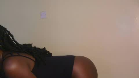 Snapshot of sassyleila chatting on 07/04/26, 01:12 sexxy one online show from 07/04/26, 01:12