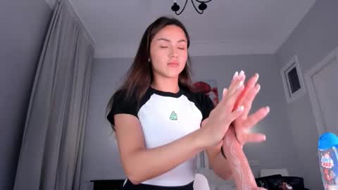 Ksenya online show from 10/16/25, 01:17