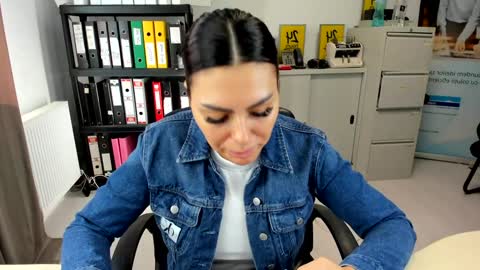 sassytiff online show from 09/27/25, 12:43