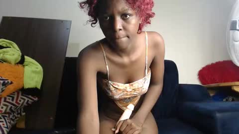 Snapshot of sassyvece12 chatting on 10/25/25, 01:57 Sassy online show from 10/25/25, 01:57
