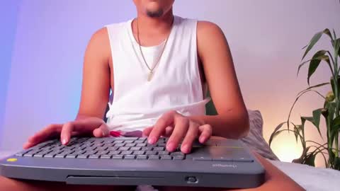     online show from 10/23/25, 04:34