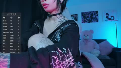 Snapshot of satanbabee_ chatting on 04/21/26, 01:42 im expecting 300 thumbs up on my altar online show from 04/21/26, 01:42