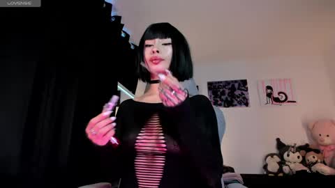 Snapshot of satanbabee_ chatting on 05/20/26, 10:16 im expecting 300 thumbs up on my altar online show from 05/20/26, 10:16