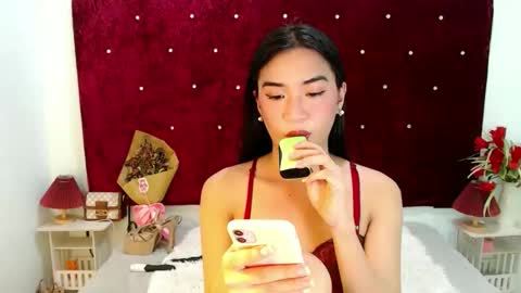 Snapshot of satiable_sashax chatting on 10/05/25, 12:14 Sasha online show from 10/05/25, 12:14