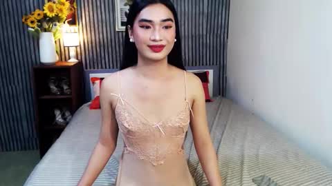 Snapshot of satiable_sashax chatting on 12/16/25, 06:02 Sasha online show from 12/16/25, 06:02