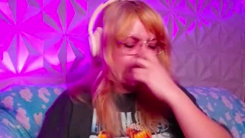 Gina George online show from 10/12/25, 11:04