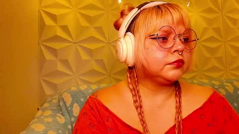 Snapshot of satyn_doll chatting on 05/10/26, 10:15 Gina George online show from 05/10/26, 10:15