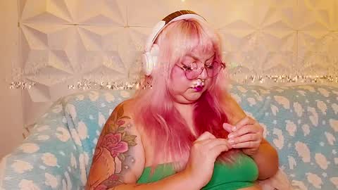 Snapshot of satyn_doll chatting on 06/04/26, 01:44 Gina George online show from 06/04/26, 01:44