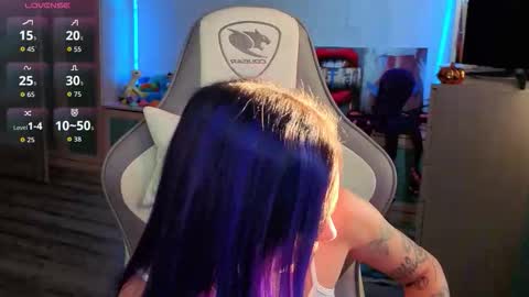 Ariel online show from 11/20/25, 03:18