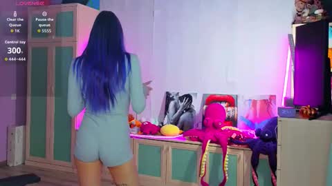 Ariel online show from 12/18/25, 04:29