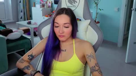 Ariel online show from 04/08/26, 02:55