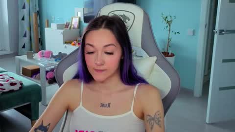 Ariel online show from 05/06/26, 03:02