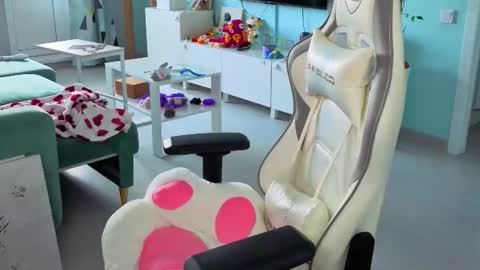 Ariel online show from 05/18/26, 03:57