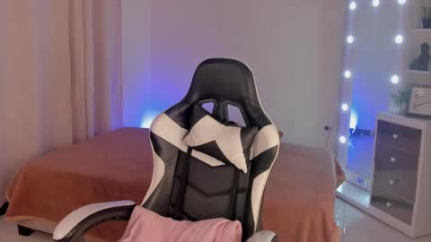 Snapshot of savannahwildee chatting on 02/26/25, 03:19 Savannahwildee online show from 02/26/25, 03:19