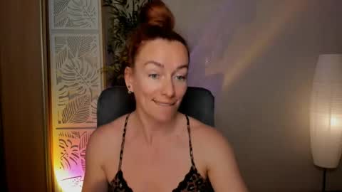 Snapshot of save_the_qween chatting on 05/21/26, 12:23 save the qween online show from 05/21/26, 12:23