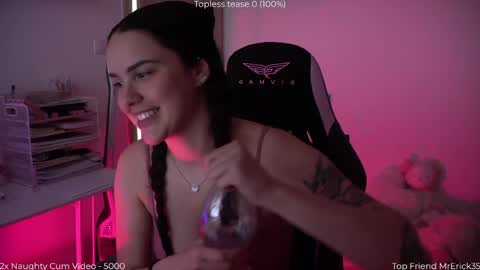 Snapshot of savvage_play chatting on 05/07/26, 10:53 Naomi online show from 05/07/26, 10:53