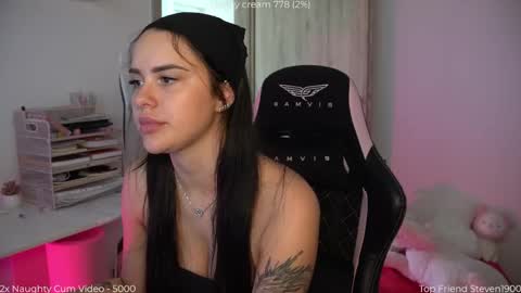 Snapshot of savvage_play chatting on 05/27/26, 11:29 Naomi online show from 05/27/26, 11:29