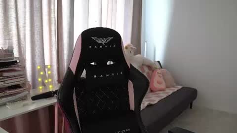 Snapshot of savvage_play chatting on 06/05/26, 07:14 Naomi online show from 06/05/26, 07:14