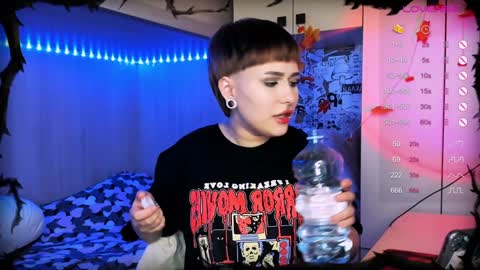 pronoun she. name Mary. age 21. online show from 12/02/24, 05:04