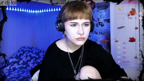 pronoun she. name Mary. age 21. online show from 12/23/24, 12:35