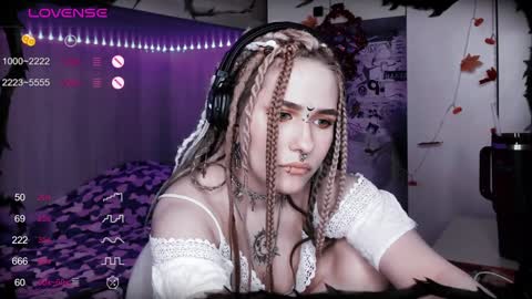 pronoun she. name Mary. age 21. online show from 01/17/25, 06:44