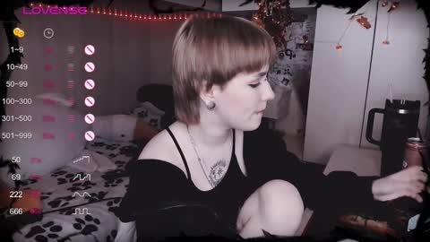 pronoun she. name Mary. age 21. online show from 02/16/25, 09:27