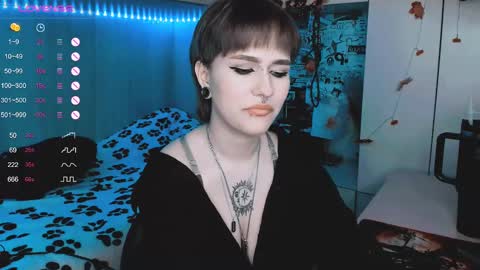 pronoun she. name Mary. age 21. online show from 03/04/25, 02:53