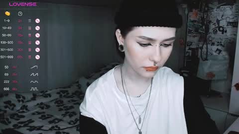 pronoun she. name Mary. age 21. online show from 03/07/25, 09:59